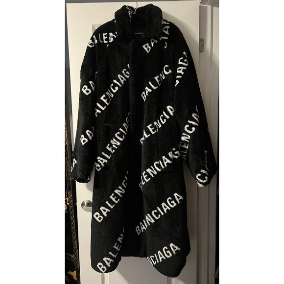 Balenciaga Logo-Print Fur Coat - Picture 2 of 8